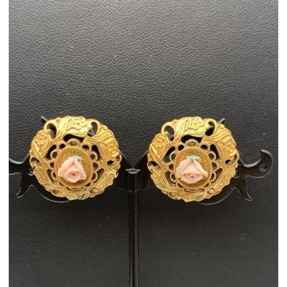 Vintage 1928 Brand Ornate Gold Tone Pink Porcelain Rose Button Stud Earrings - Picture 5 of 5